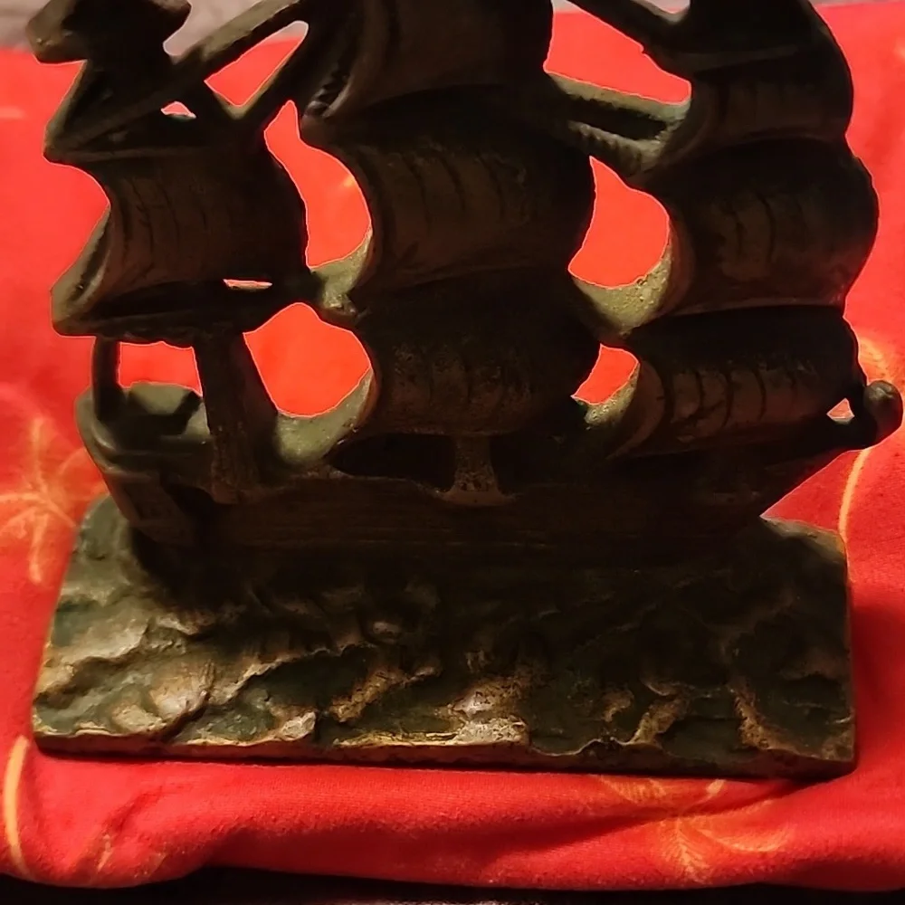 VINTAGE  SOLID BRASS  ⛵️  SAILBOAT. - Picture 2 of 5